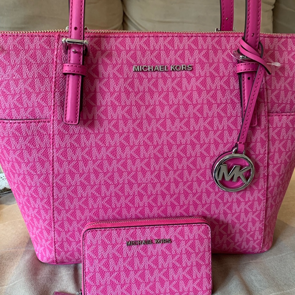 NWT Michael Kors Jet Set EW TZ Tote with Coin Wallet